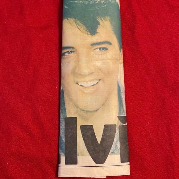 Vintage Elvis Newspaper Keepsake Charlotte August 19 . 1977 - Picture 9 of 9
